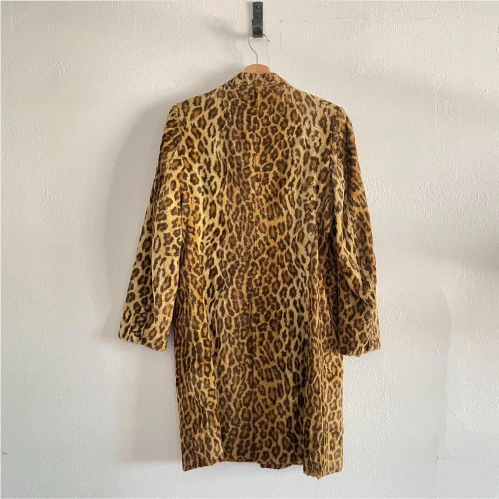 Vintage 90s Y2K leopard fur blazer coat. Fits like a medium. - Picture 2 of 4